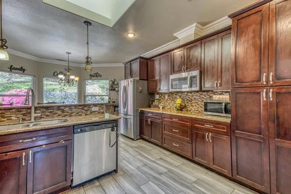 6040 Sherry Lee Lane Salinas, CA 93907