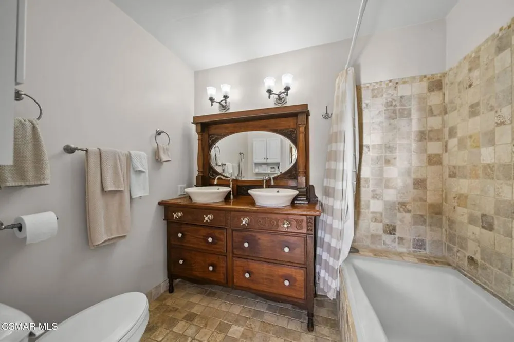 2375 Laguna Circle Drive Agoura Hills, CA 91301