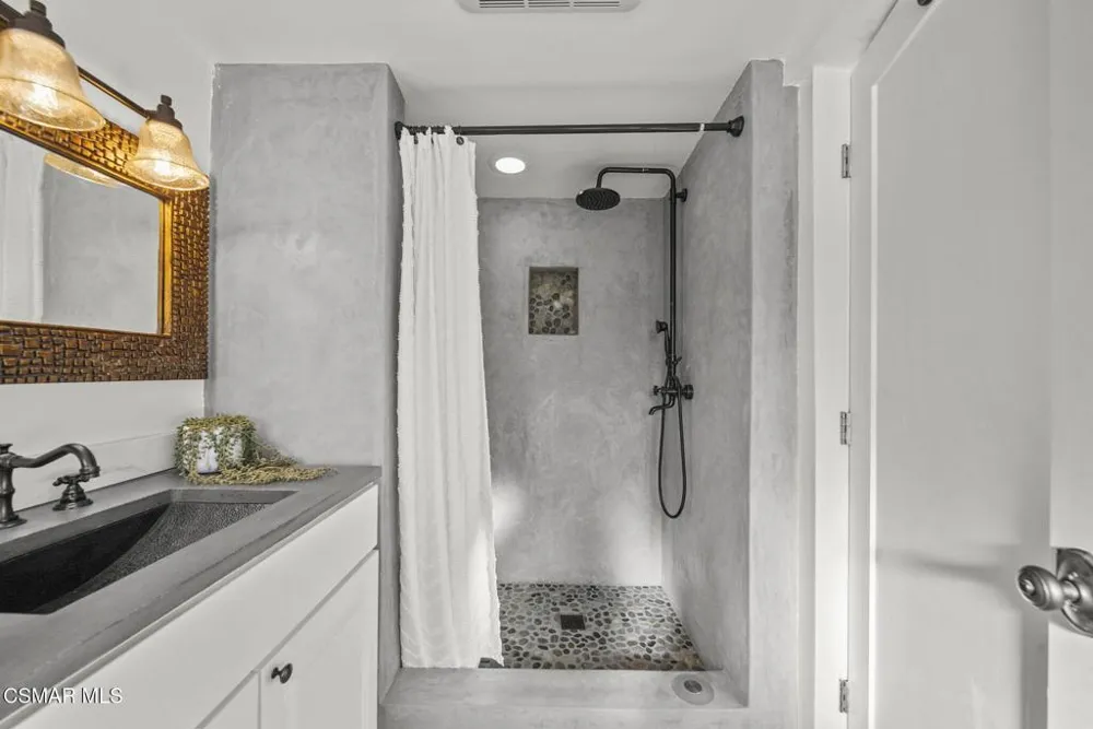 2375 Laguna Circle Drive Agoura Hills, CA 91301