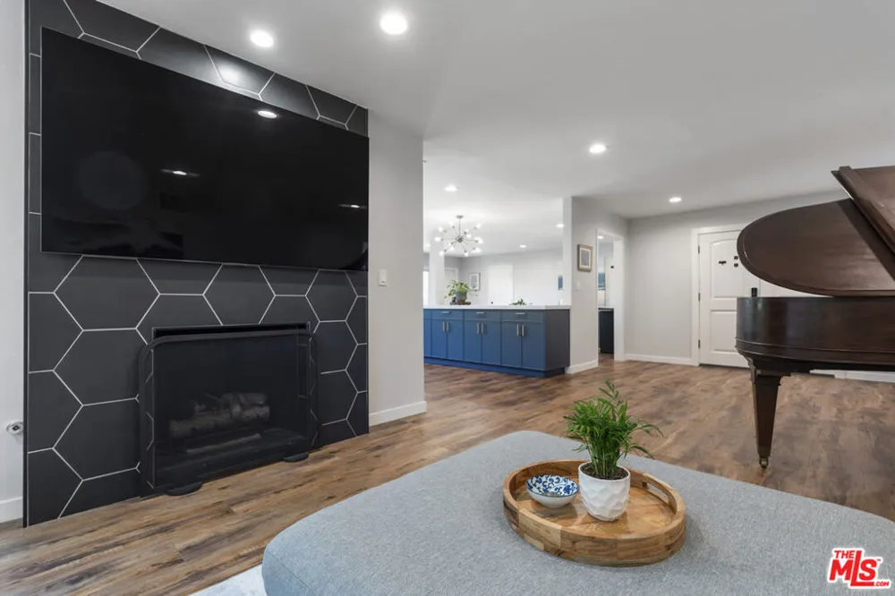 3159 Voltaire Drive Topanga, CA 90290