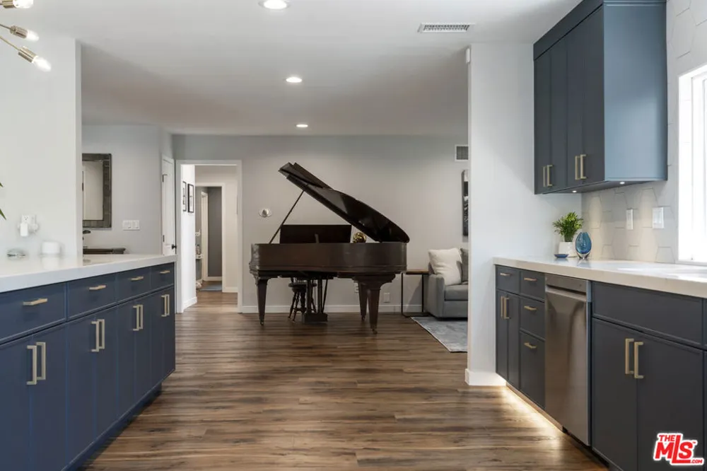 3159 Voltaire Drive Topanga, CA 90290
