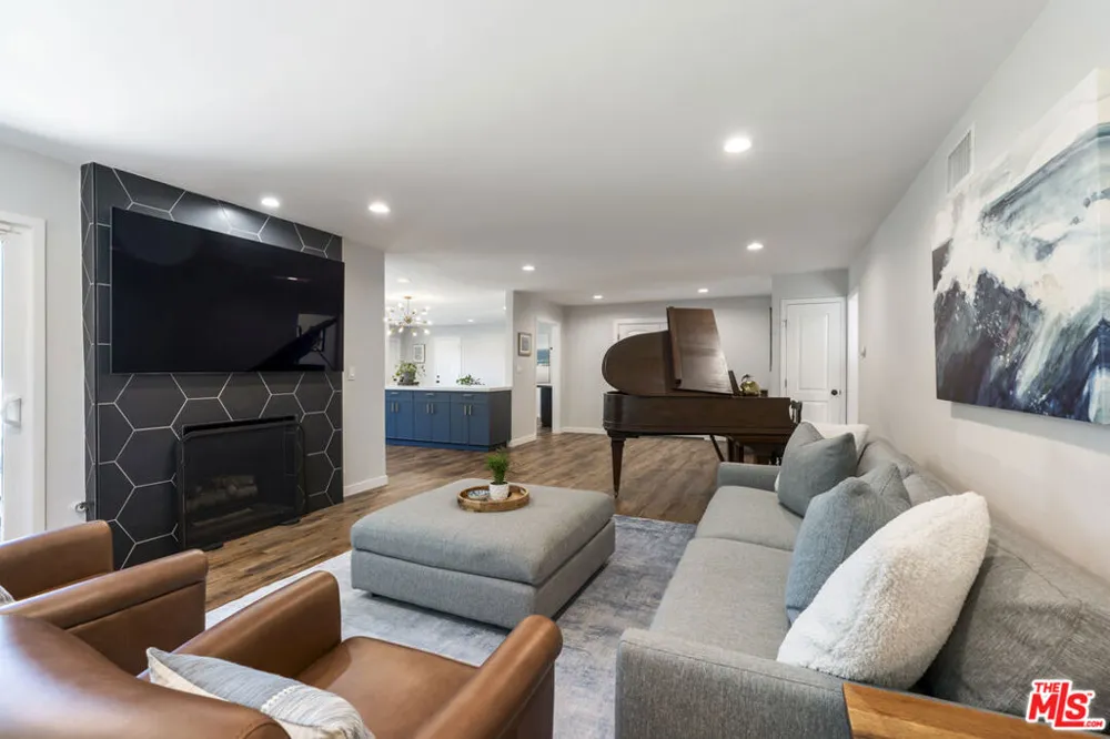 3159 Voltaire Drive Topanga, CA 90290