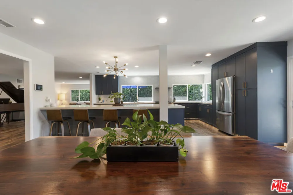 3159 Voltaire Drive Topanga, CA 90290