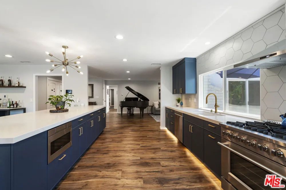 3159 Voltaire Drive Topanga, CA 90290
