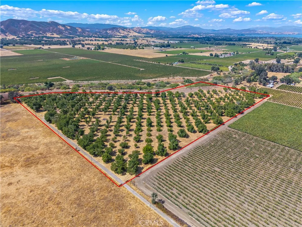 1860 Hummel Lane Kelseyville, CA 95451