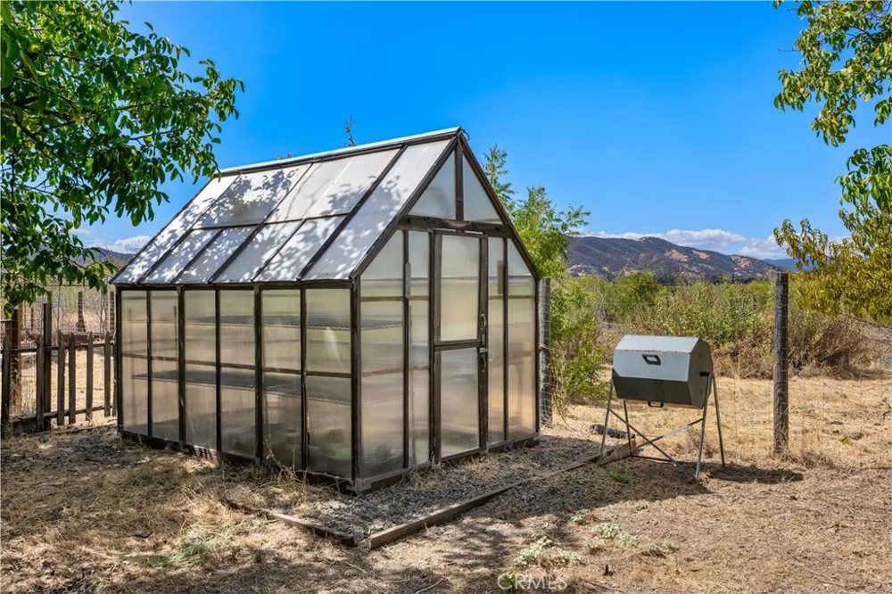 1860 Hummel Lane Kelseyville, CA 95451