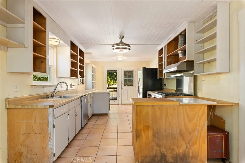 1860 Hummel Lane Kelseyville, CA 95451