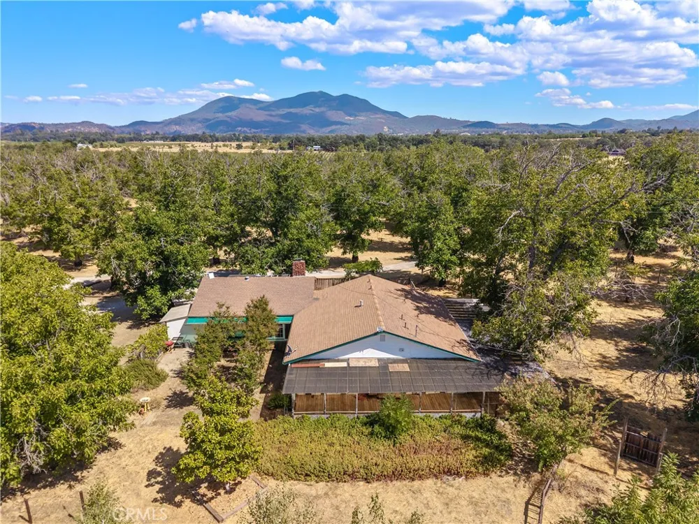 1860 Hummel Lane Kelseyville, CA 95451