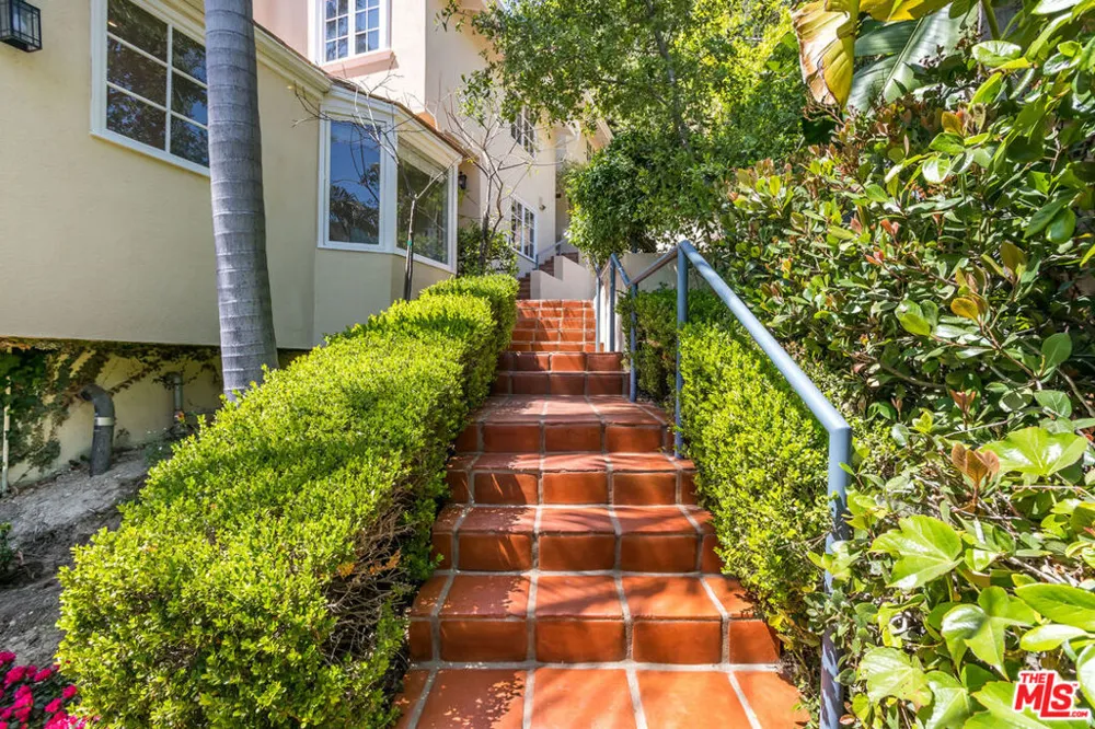 941 Norman Place Los Angeles, CA 90049