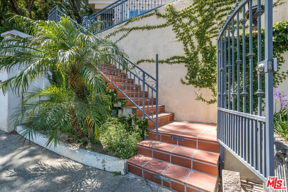 941 Norman Place Los Angeles, CA 90049