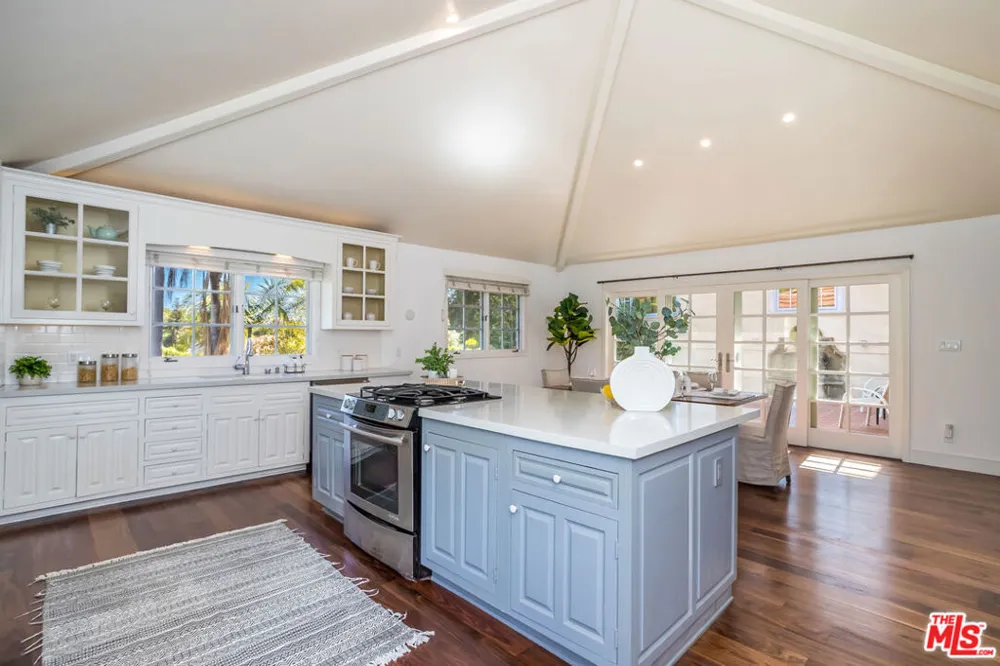 941 Norman Place Los Angeles, CA 90049
