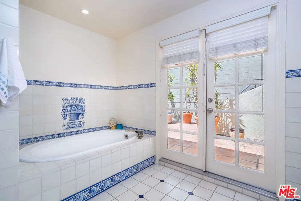 941 Norman Place Los Angeles, CA 90049
