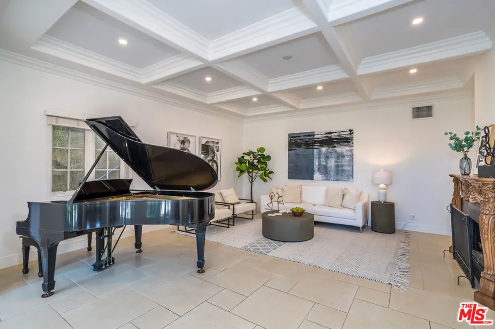 941 Norman Place Los Angeles, CA 90049