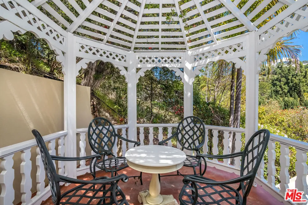 941 Norman Place Los Angeles, CA 90049