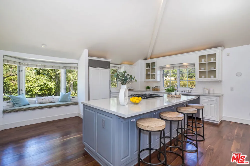 941 Norman Place Los Angeles, CA 90049