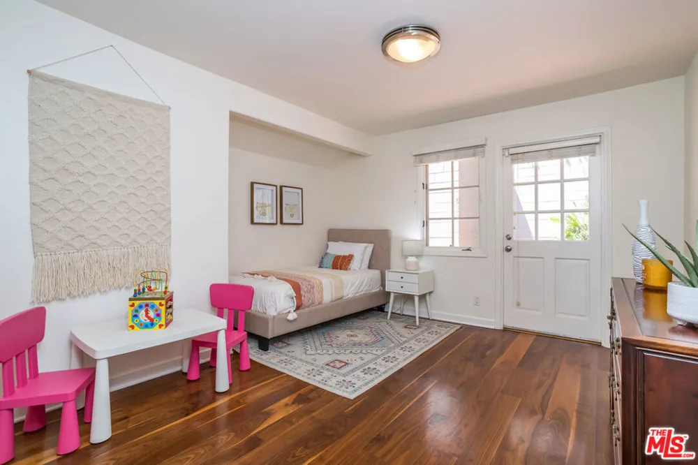 941 Norman Place Los Angeles, CA 90049