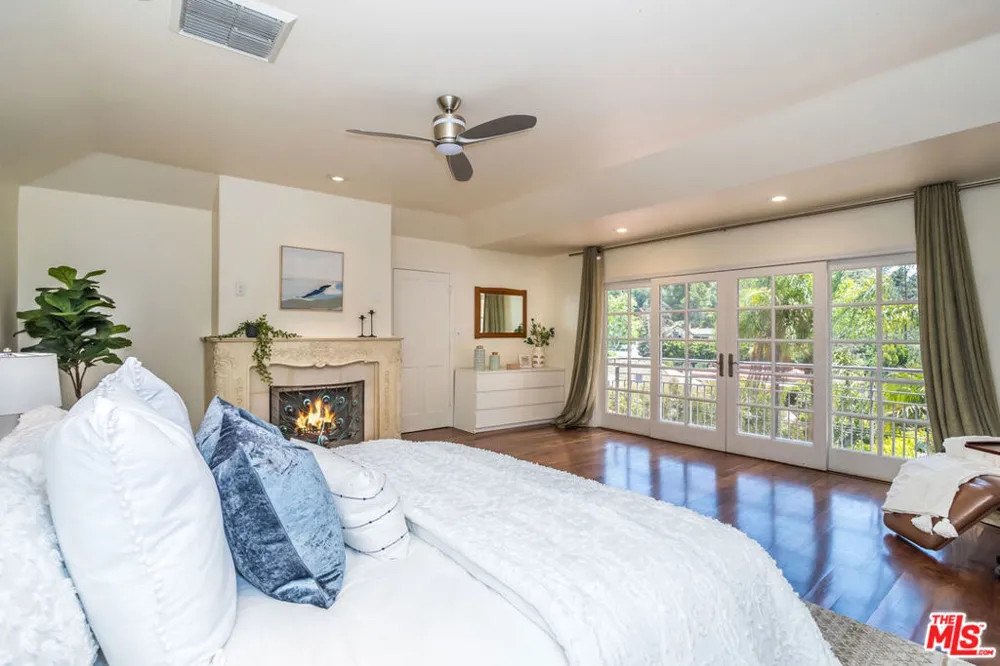 941 Norman Place Los Angeles, CA 90049