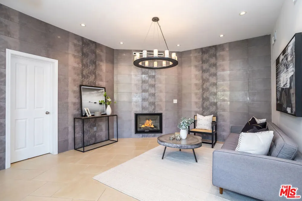 941 Norman Place Los Angeles, CA 90049