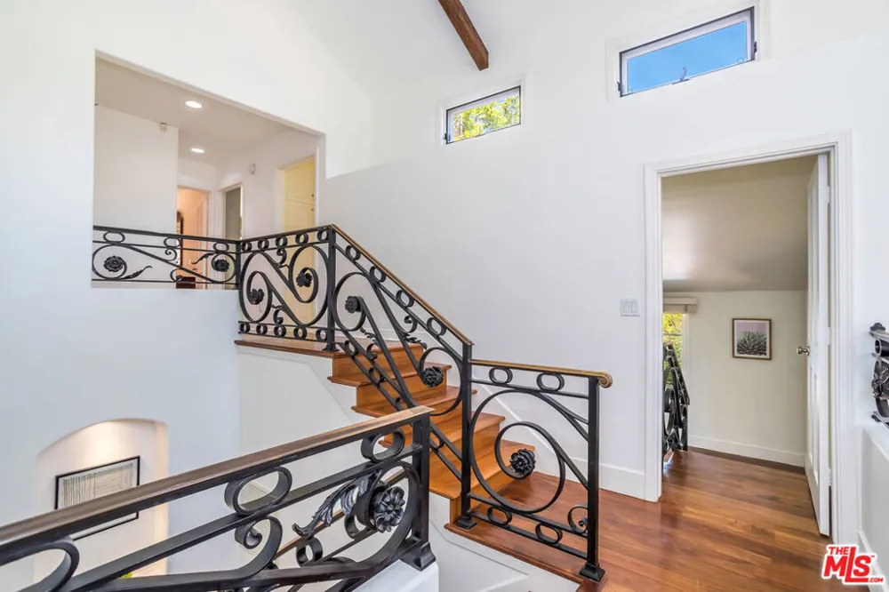 941 Norman Place Los Angeles, CA 90049