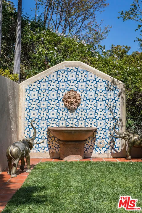 941 Norman Place Los Angeles, CA 90049
