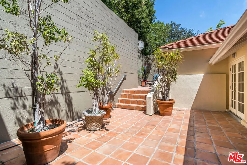 941 Norman Place Los Angeles, CA 90049