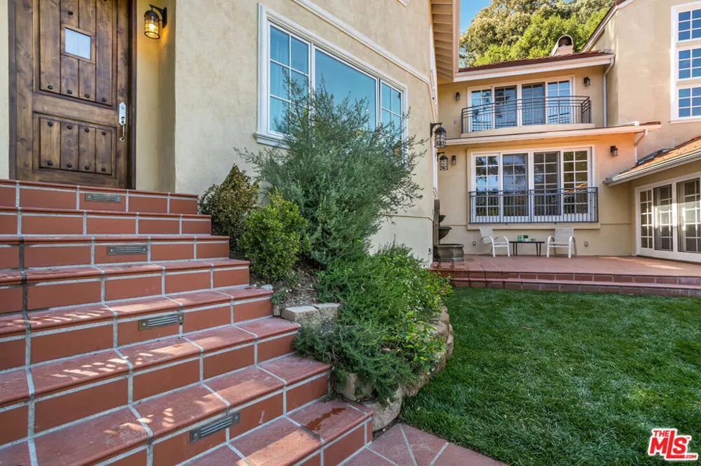 941 Norman Place Los Angeles, CA 90049