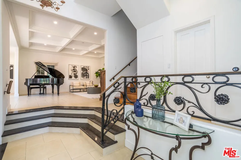941 Norman Place Los Angeles, CA 90049