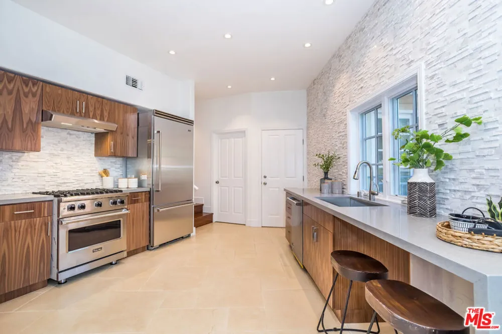 941 Norman Place Los Angeles, CA 90049