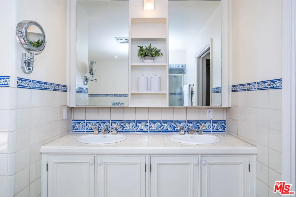 941 Norman Place Los Angeles, CA 90049