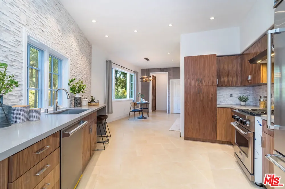 941 Norman Place Los Angeles, CA 90049