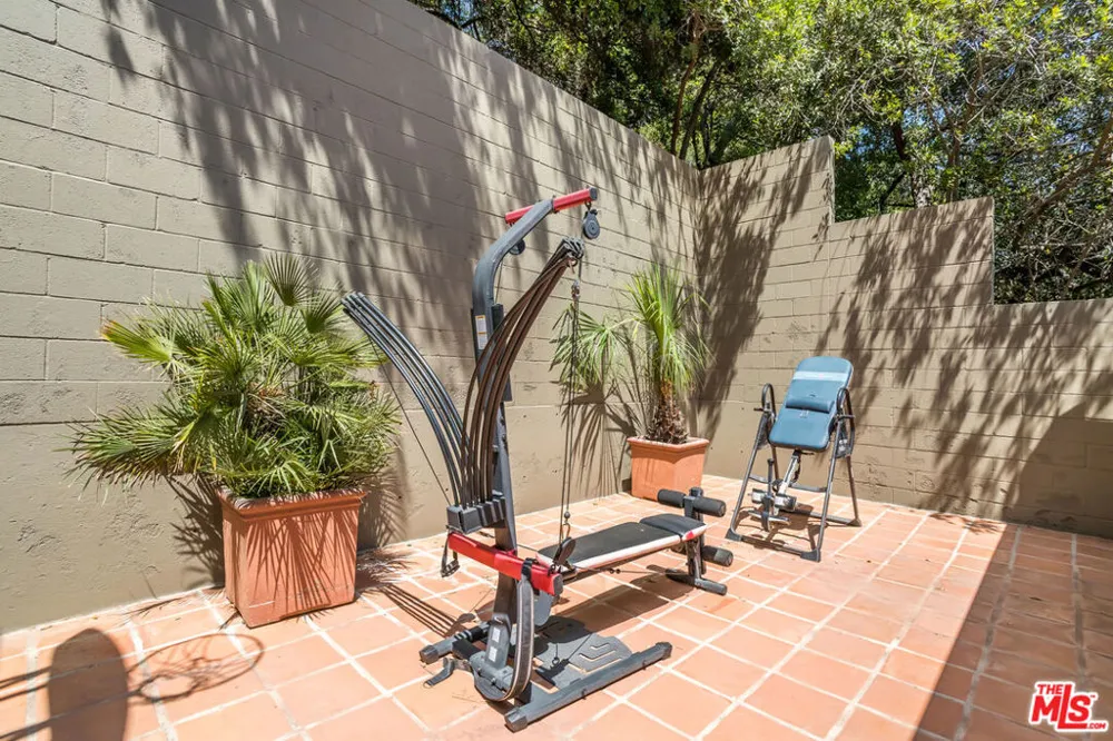 941 Norman Place Los Angeles, CA 90049