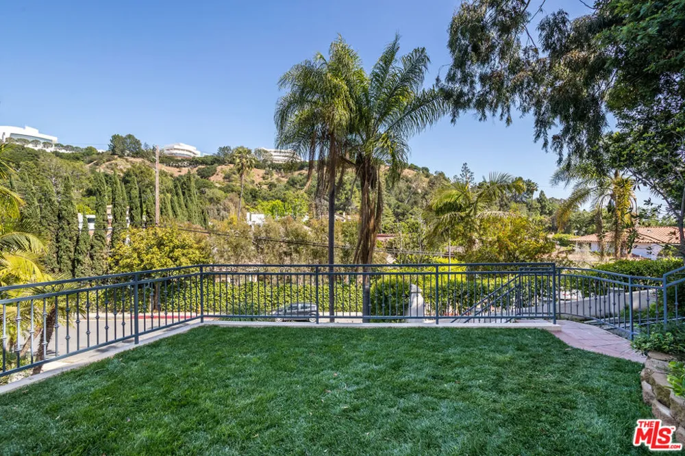 941 Norman Place Los Angeles, CA 90049