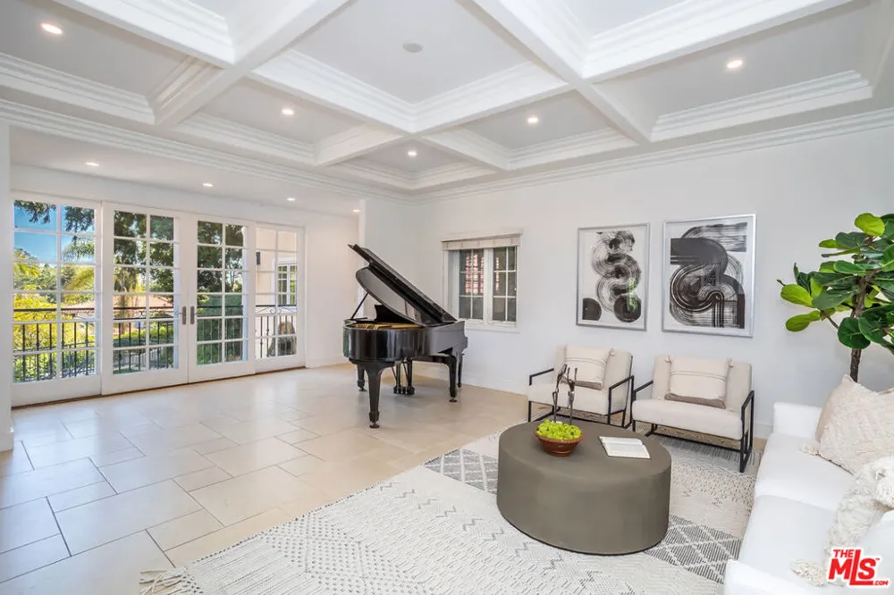 941 Norman Place Los Angeles, CA 90049
