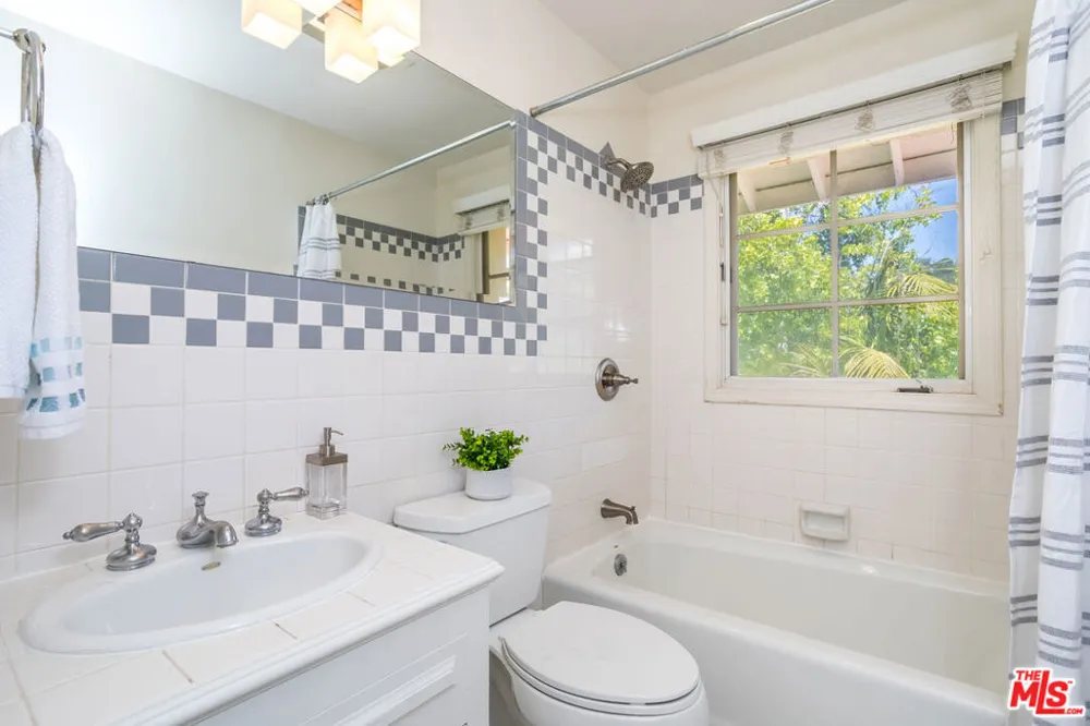 941 Norman Place Los Angeles, CA 90049