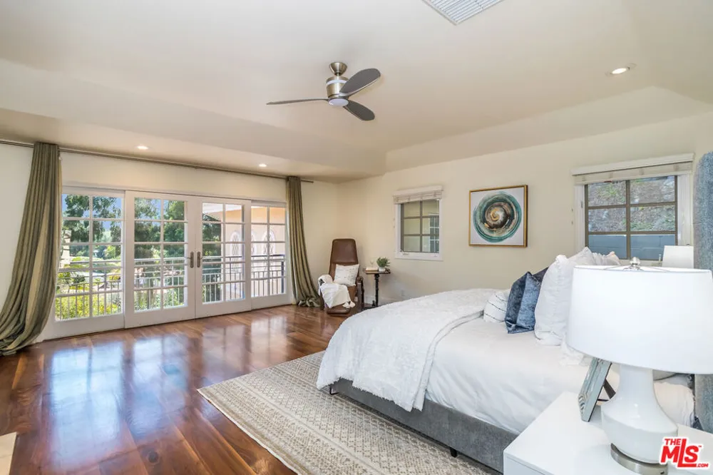 941 Norman Place Los Angeles, CA 90049