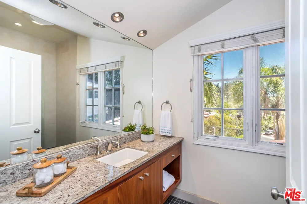 941 Norman Place Los Angeles, CA 90049