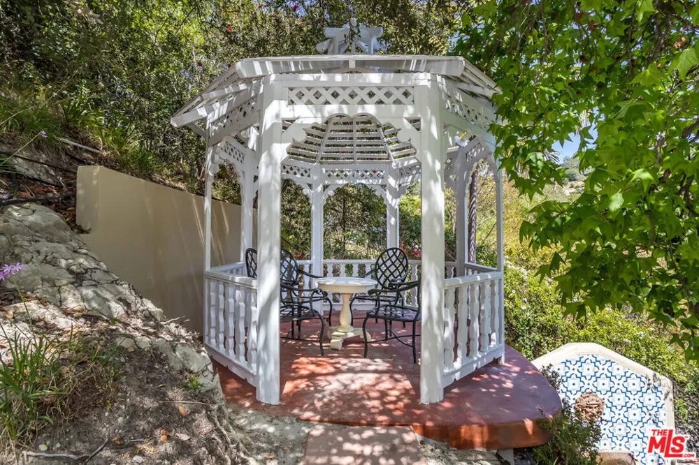 941 Norman Place Los Angeles, CA 90049