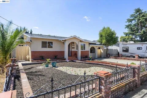 855 Olivina Avenue