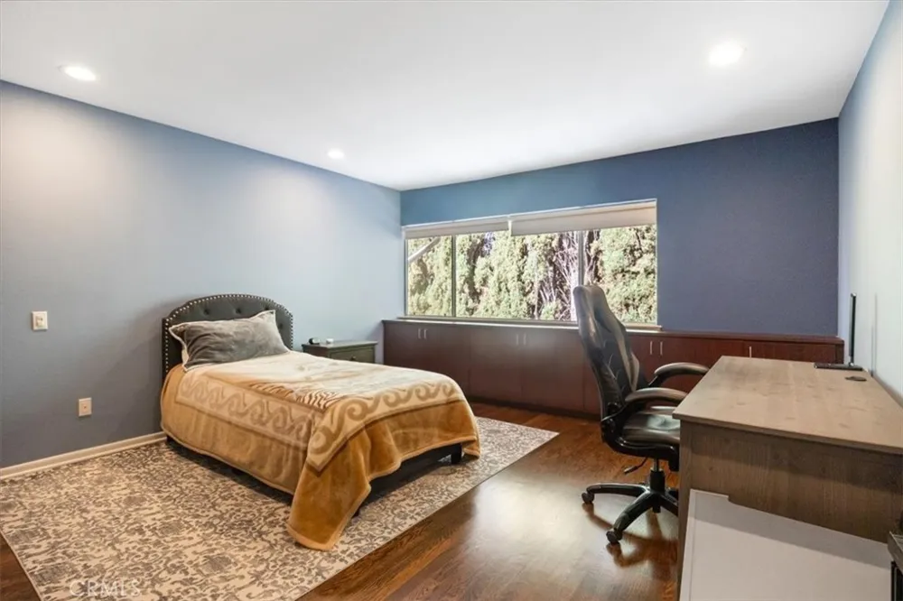 10408 Summer Holly Los Angeles, CA 90077
