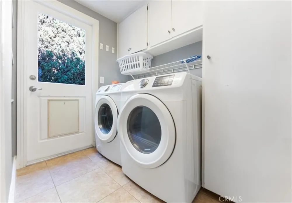 10408 Summer Holly Los Angeles, CA 90077