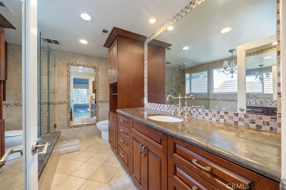 10408 Summer Holly Los Angeles, CA 90077