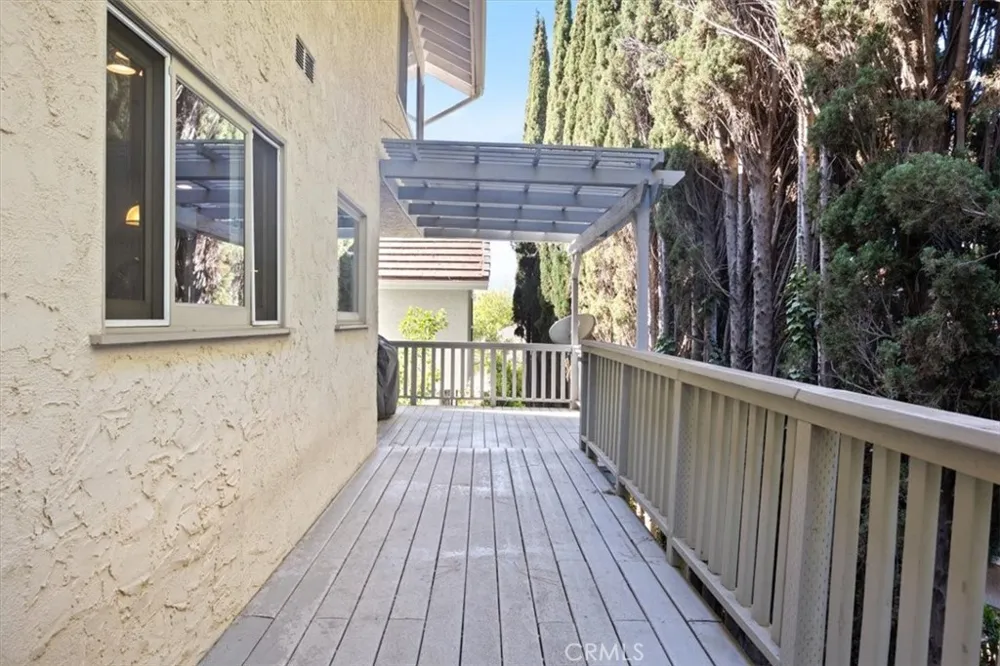 10408 Summer Holly Los Angeles, CA 90077