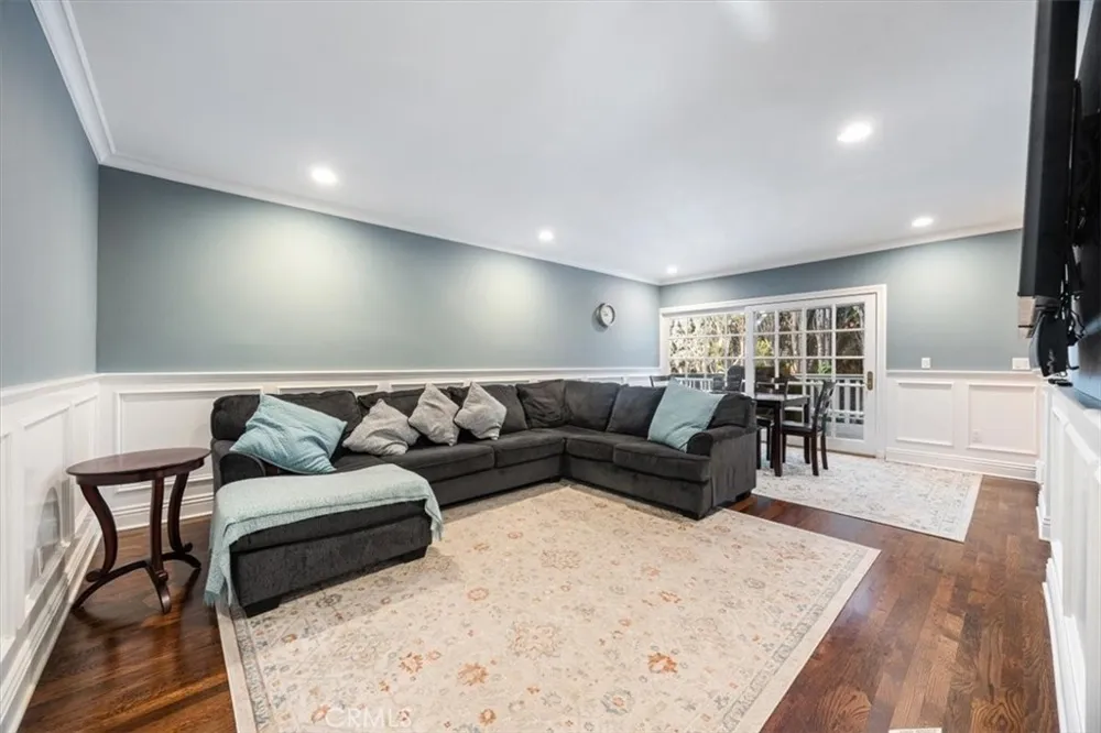 10408 Summer Holly Los Angeles, CA 90077