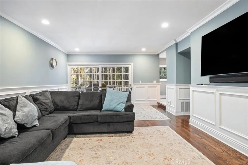 10408 Summer Holly Los Angeles, CA 90077