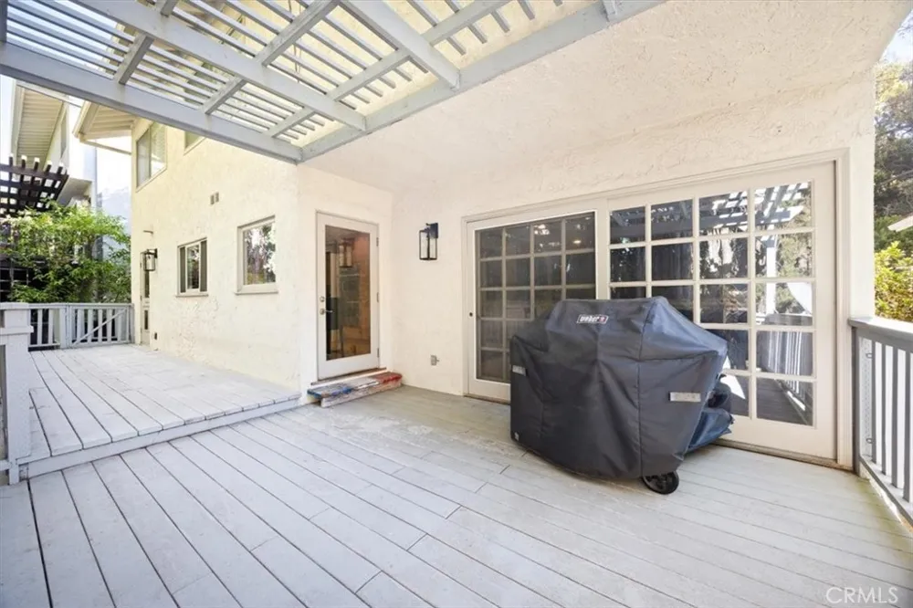 10408 Summer Holly Los Angeles, CA 90077