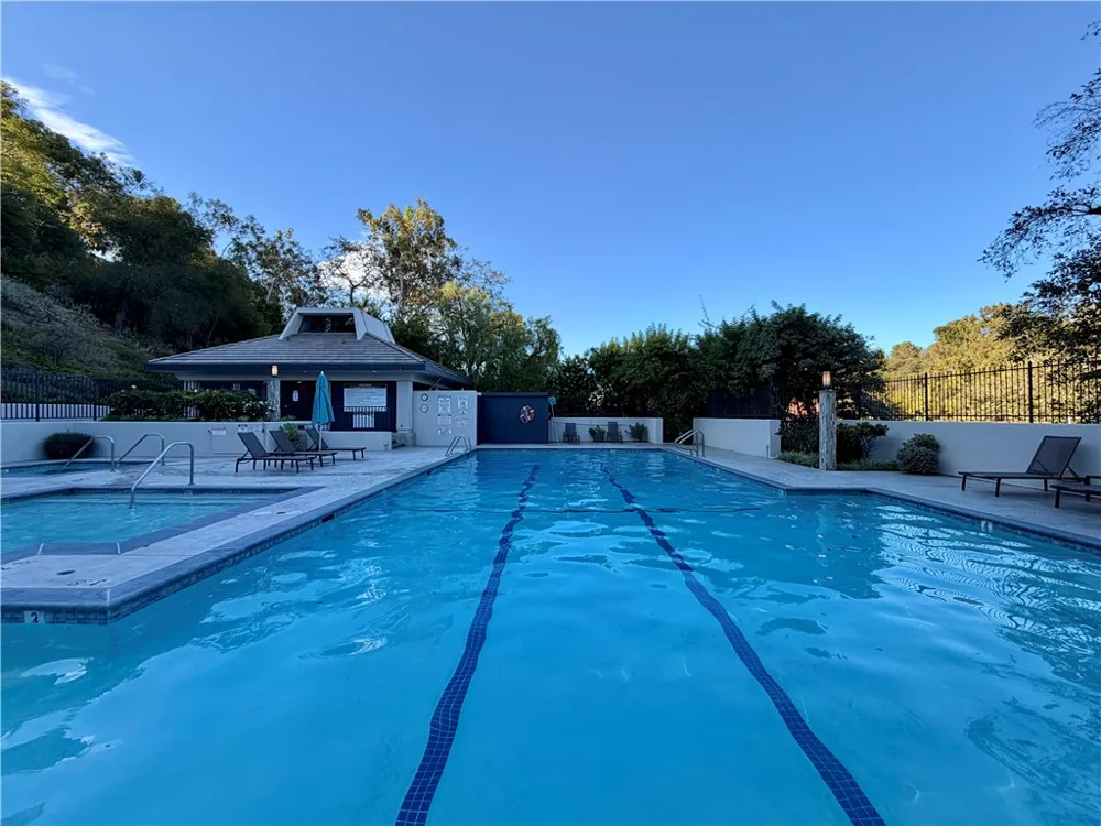 10408 Summer Holly Los Angeles, CA 90077