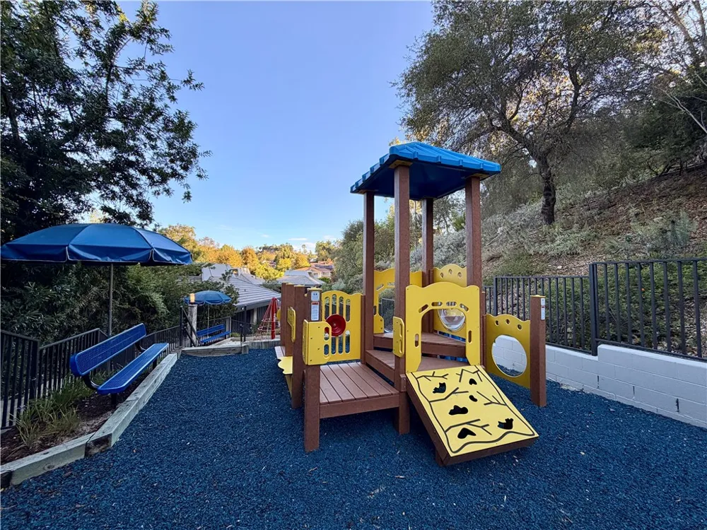 10408 Summer Holly Los Angeles, CA 90077