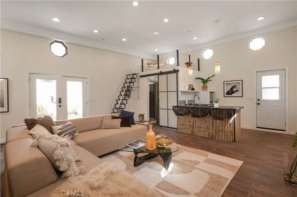 3109 Stanford Avenue Venice, CA 90292