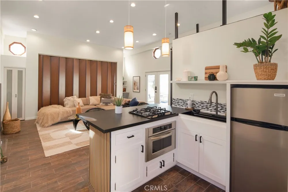 3109 Stanford Avenue Venice, CA 90292