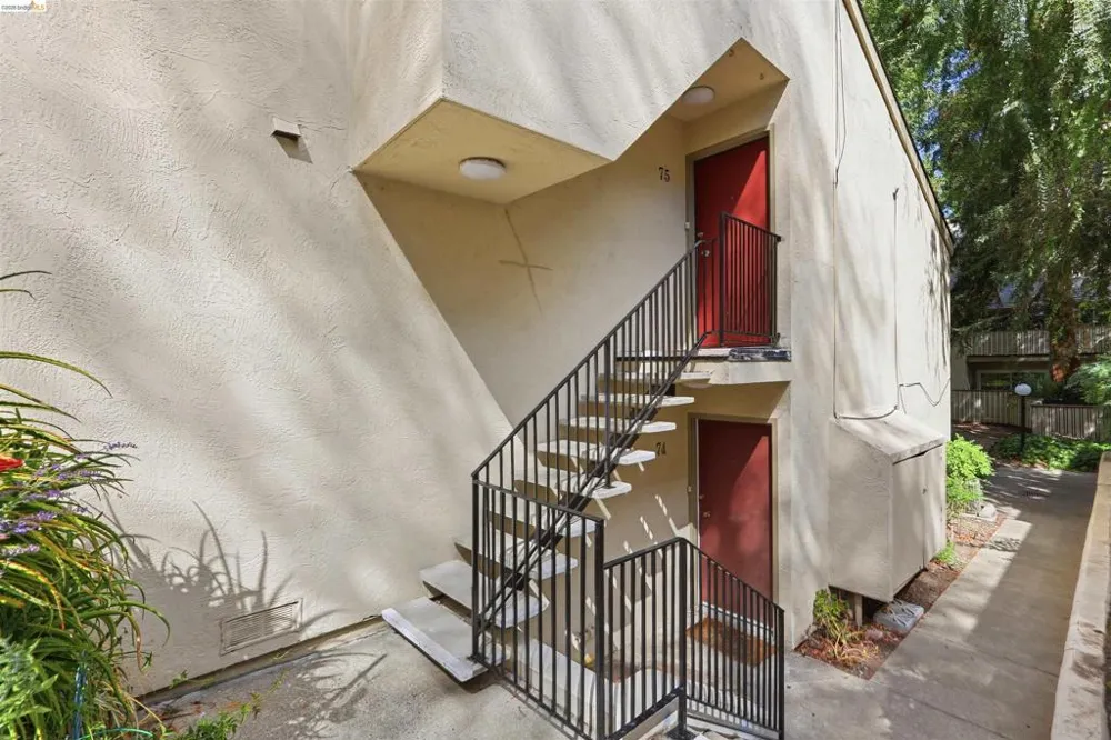 2704 Oak Rd #75 Walnut Creek, CA 94597